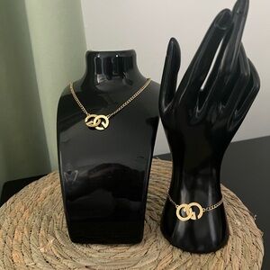 Elegant Gold Necklace and Bracelet Set